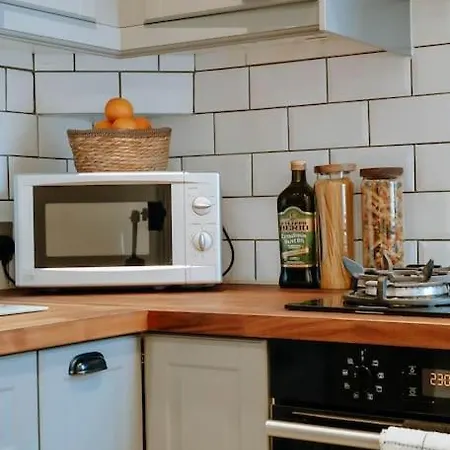 Hébergement de vacances Townhouse, Stylish 3-bed, Parking And Wifi *