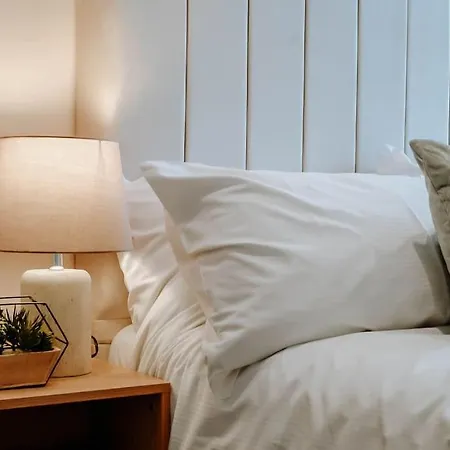 펜션 Townhouse, Stylish 3-bed, Parking And Wifi 해러게이트