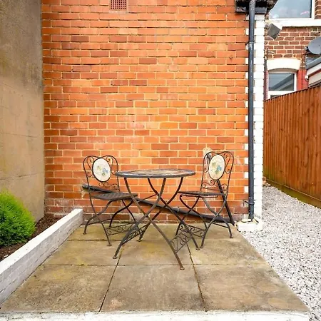 Newly Refurbished 3 Bedroom Townhouse Free Parking * Harrogate