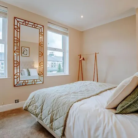 Hébergement de vacances Townhouse, Stylish 3-bed, Parking And Wifi *