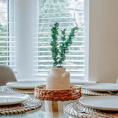 Townhouse, Stylish 3-bed, Parking And Wifi Hébergement de vacances