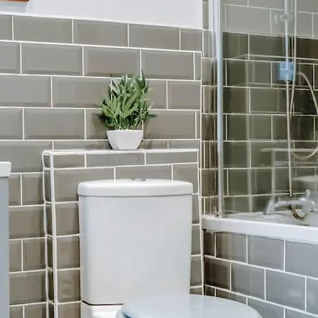 펜션 Townhouse, Stylish 3-bed, Parking And Wifi *