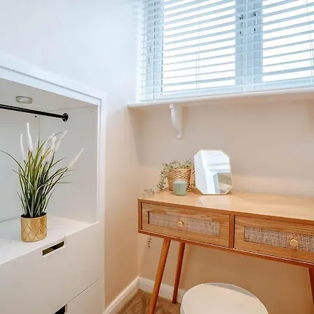 Holiday home Newly Refurbished 3 Bedroom Townhouse Free Parking *