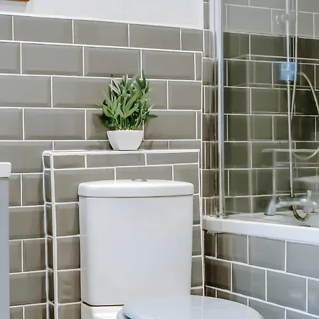 Hébergement de vacances Townhouse, Stylish 3-bed, Parking And Wifi