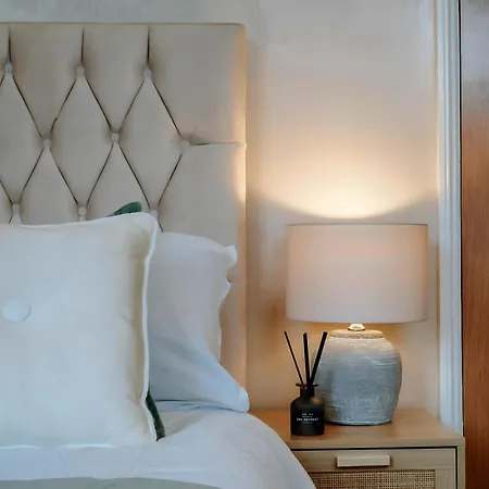 Hébergement de vacances Townhouse, Stylish 3-bed, Parking And Wifi *