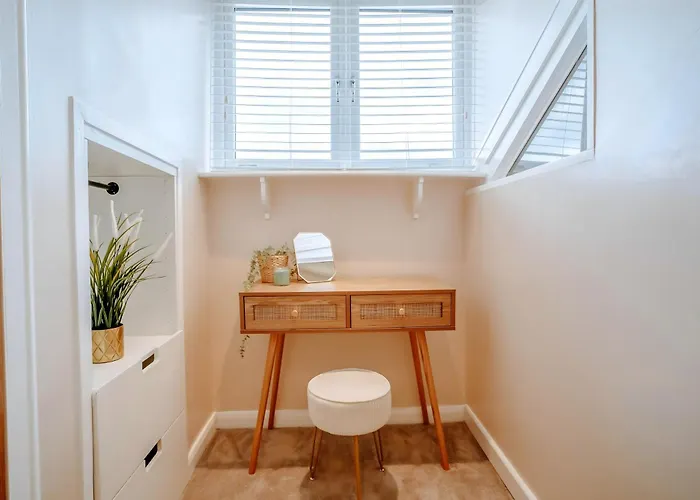 Casa de Férias Townhouse, Stylish 3-bed, Parking And Wifi *