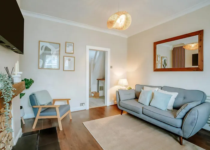 Townhouse, Stylish 3-bed, Parking And Wifi * Harrogate
