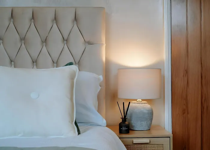 Casa de Férias Townhouse, Stylish 3-bed, Parking And Wifi *