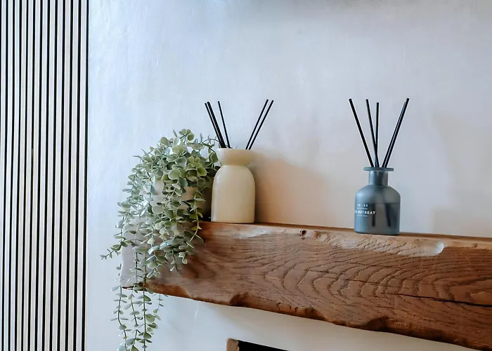 Townhouse, Stylish 3-bed, Parking And Wifi