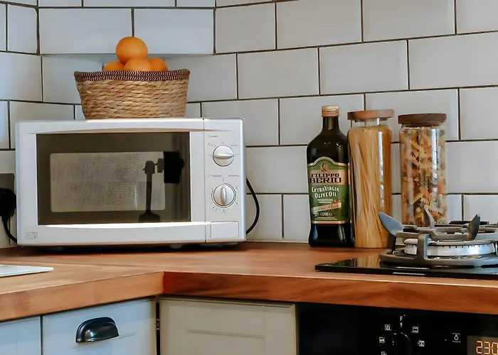 Townhouse, Stylish 3-bed, Parking And Wifi Casa de Férias