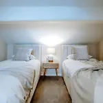 3 Bed | Walk To Convention Centre | Parking Casa vacanze
